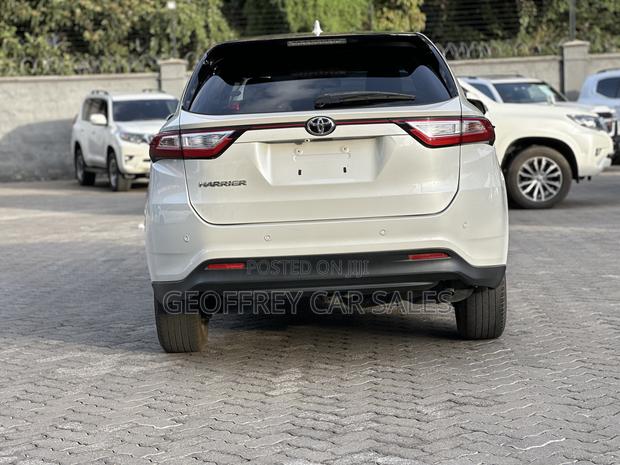 Toyota Harrier 2.0 2019 White