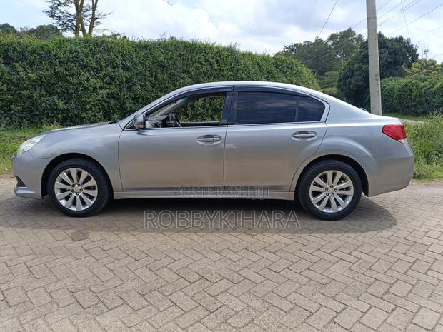 Subaru Legacy 2010 Silver