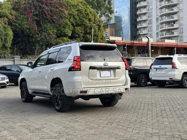 Toyota Land Cruiser Prado 2.8 2021 White