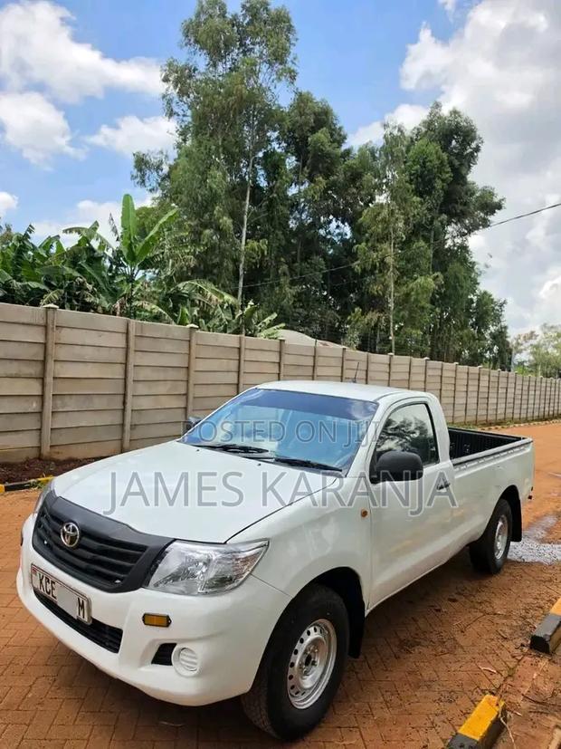 Toyota Hilux 2015 White