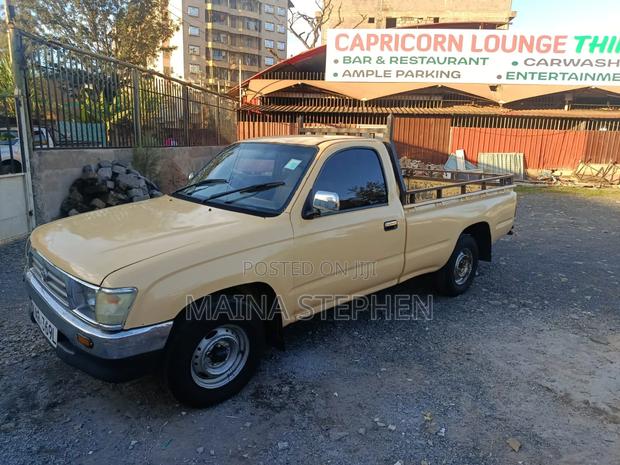 Toyota Hilux 2004 Beige