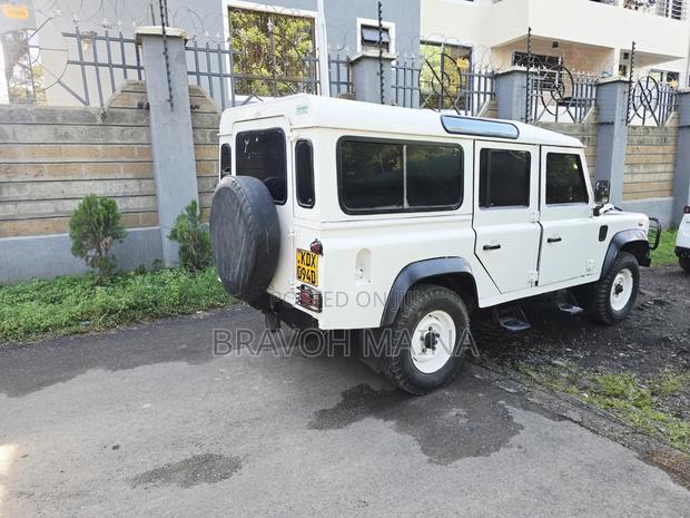 Land Rover Defender Puma 110 2.4 TD 2009 White