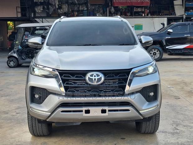 Toyota Fortuner 2.8 D AWD 2019 Silver