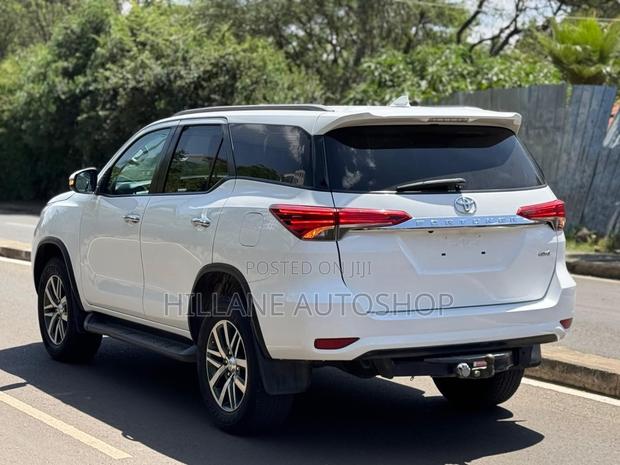 Toyota Fortuner 2019 Pearl