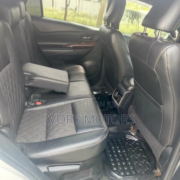 Toyota Harrier 2.0 2015 White