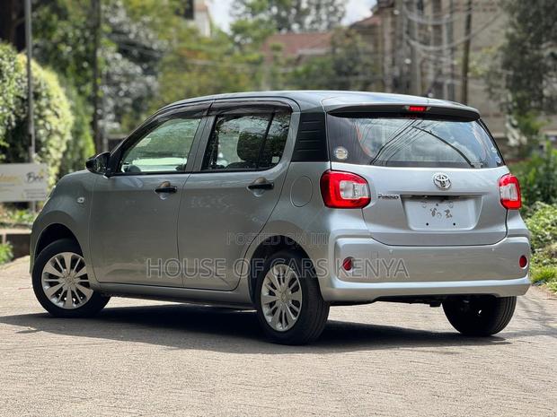 Toyota Passo 2018 Silver