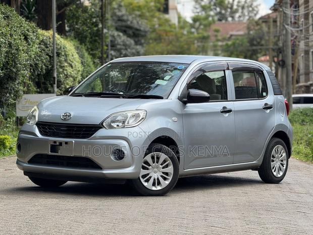 Toyota Passo 2018 Silver