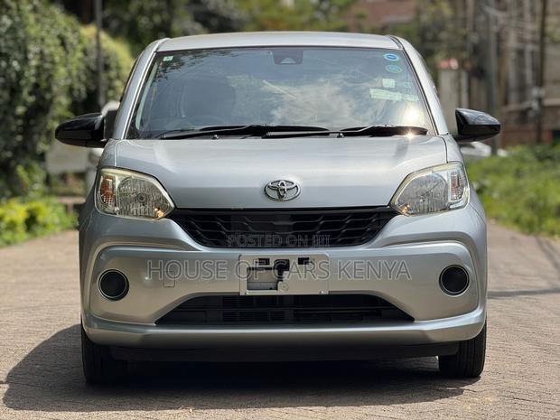 Toyota Passo 2018 Silver