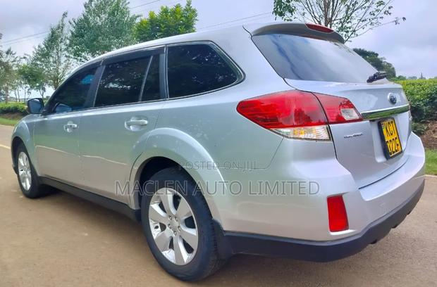 Subaru Outback 2011 Silver