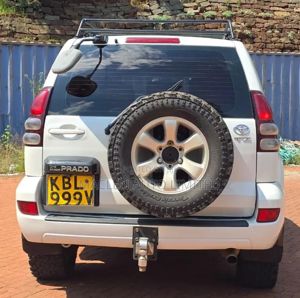 Toyota Land Cruiser Prado 2004 White