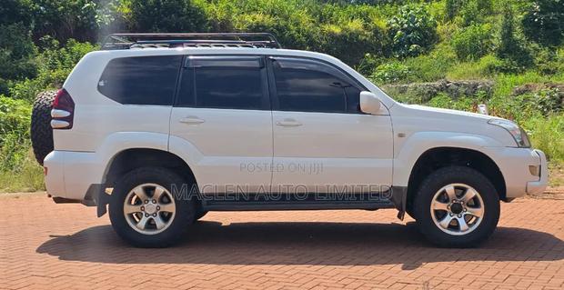 Toyota Land Cruiser Prado 2004 White