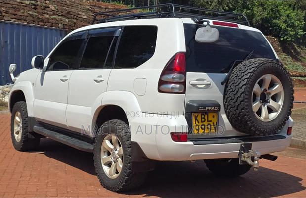 Toyota Land Cruiser Prado 2004 White