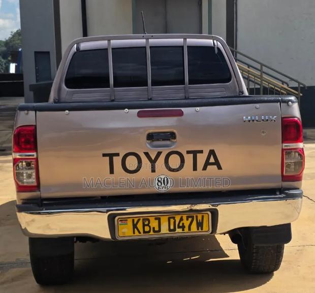 Toyota Hilux 2009 Gray