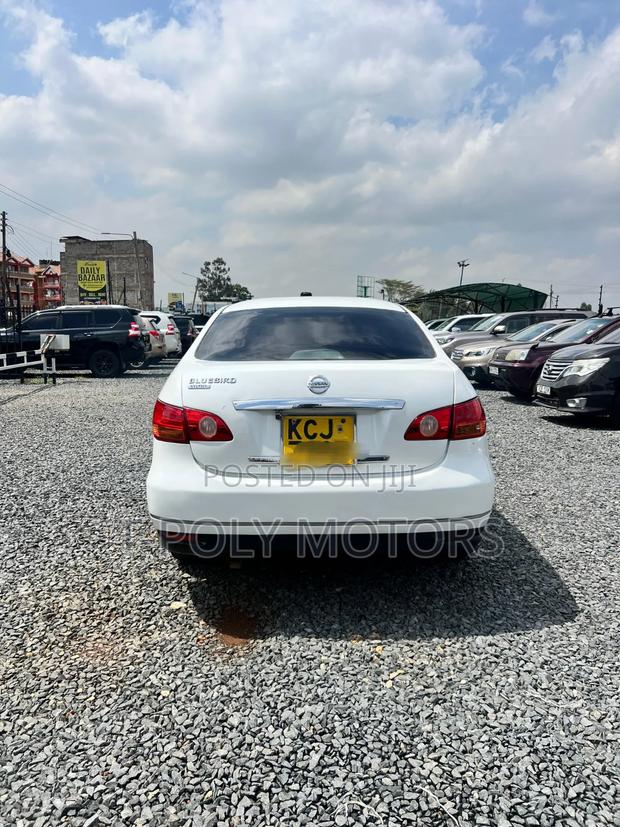Nissan Bluebird 2009 White