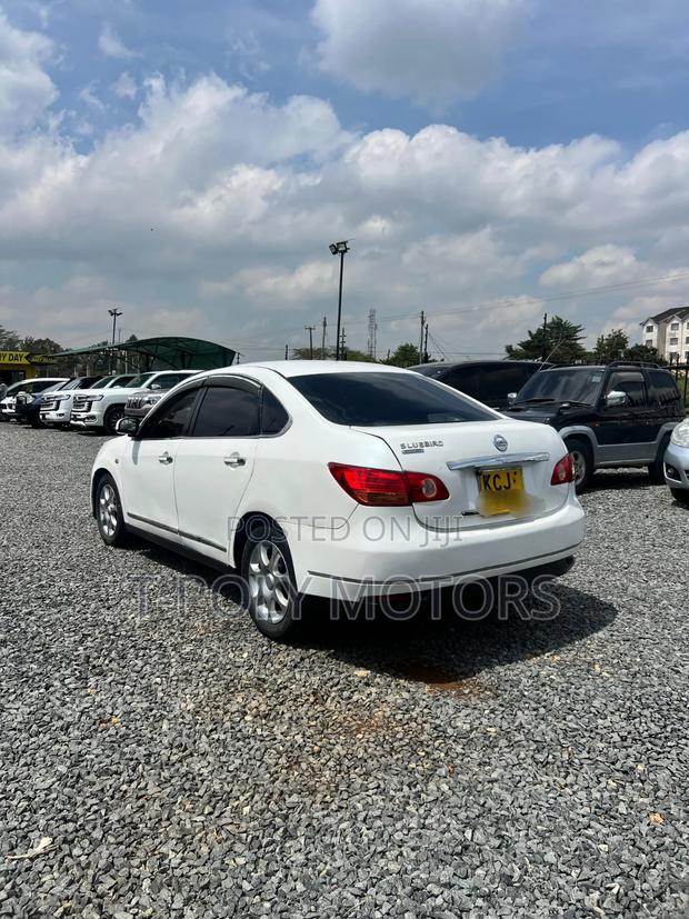 Nissan Bluebird 2009 White