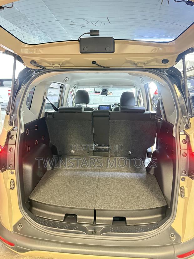 Toyota Sienta 1.5 Hybrid FWD 2019 Beige