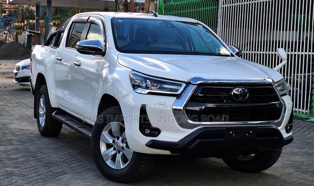 Toyota Hilux 2021 White