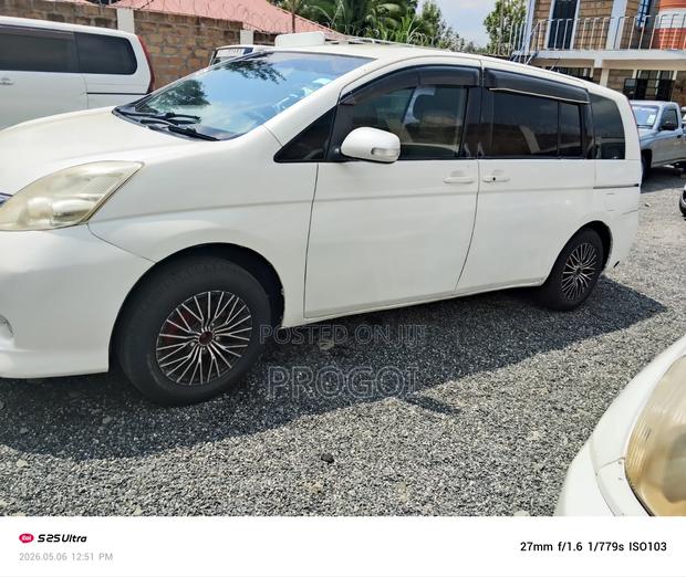 Toyota ISIS 1.8 Platana 2008 White