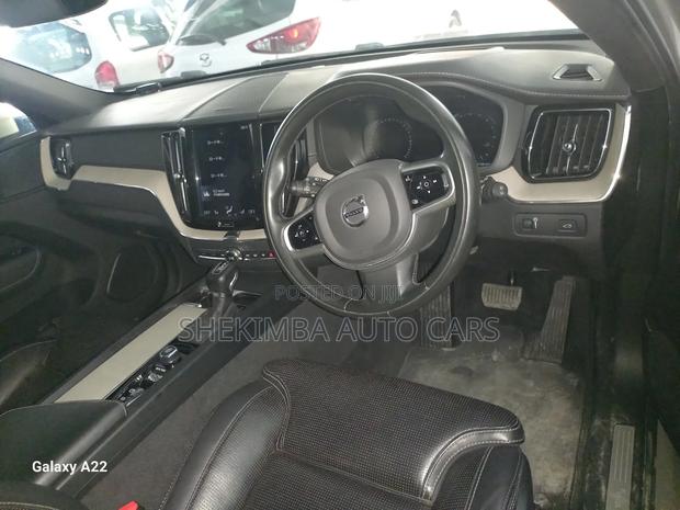 Volvo XC60 2020 Gold