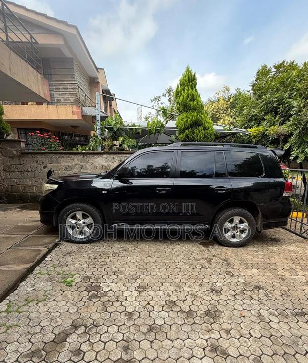 Toyota Land Cruiser 2011 Black