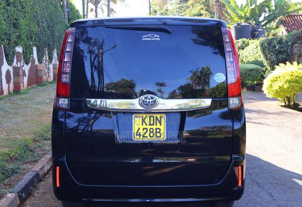 Toyota Noah 2.0 FWD (7 Seater) 2016 Black