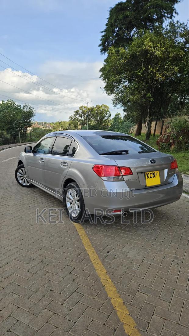 Subaru Legacy 2010 Silver