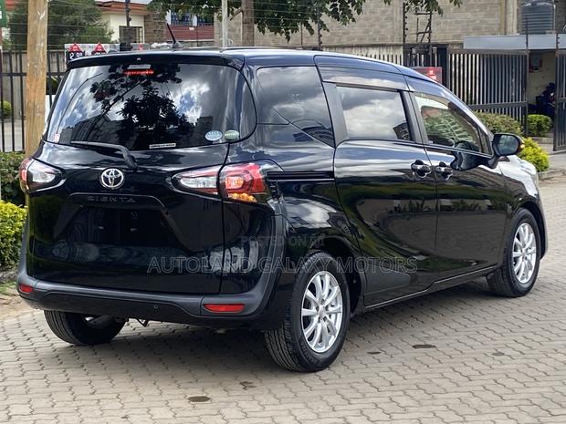 Toyota Sienta 2019