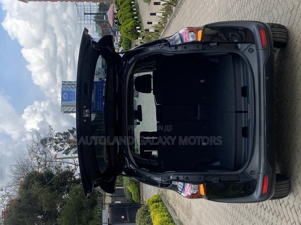 Toyota Sienta 2019