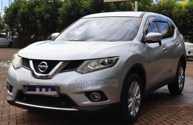 Nissan X-Trail 2.0 Petrol FWD 2014 Silver