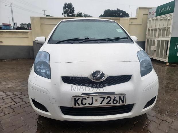 Toyota Vitz 1.0 FWD 5dr 2009 White