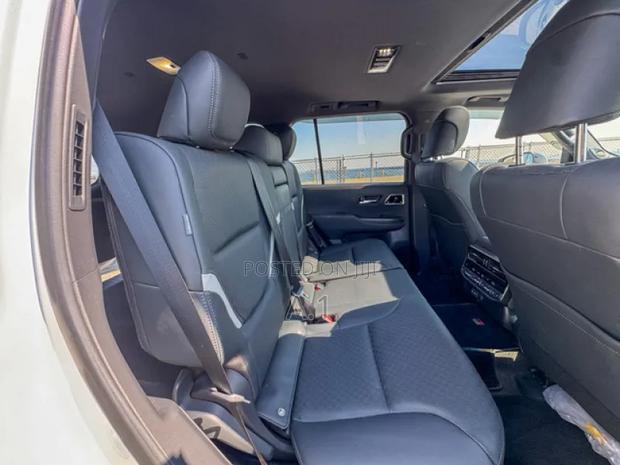 Toyota Land Cruiser LC300 2023 White