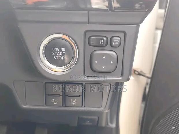 Toyota Corolla Fielder 2018 White