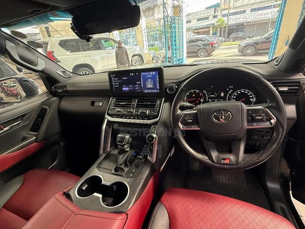Toyota Land Cruiser 3.3 Diesel 4WD 2021 Black