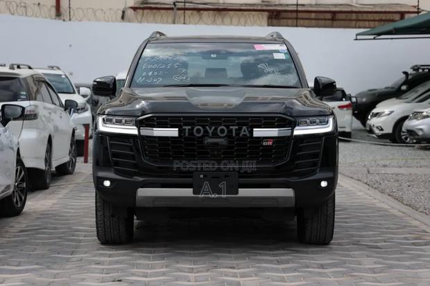 Toyota Land Cruiser 3.3 Diesel 4WD 2022 Matt Black