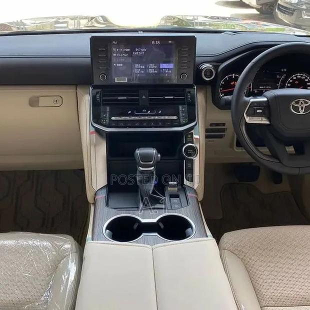 Toyota Land Cruiser LC300 2023 Black
