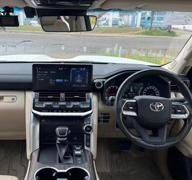 Toyota Land Cruiser 3.3 Diesel 4WD 2022 Pearl
