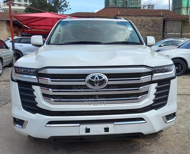 Toyota Land Cruiser 2011 White