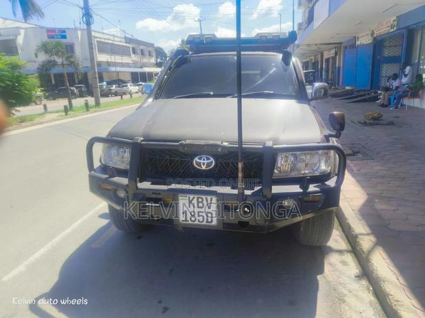 Toyota Land Cruiser Prado 2006 Black