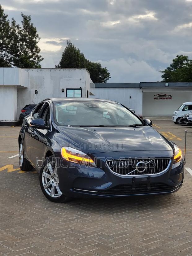 Volvo V40 2020 Blue