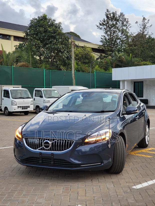 Volvo V40 2020 Blue