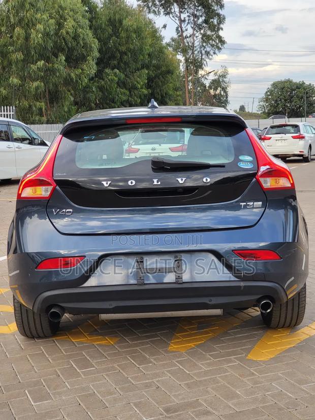 Volvo V40 2020 Blue