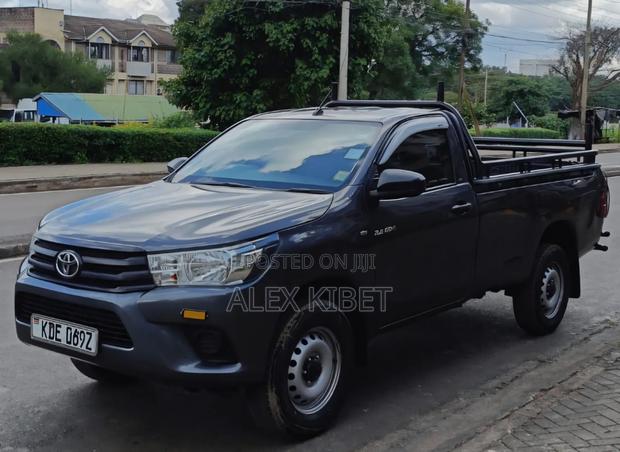 Toyota Hilux 2021 Gray