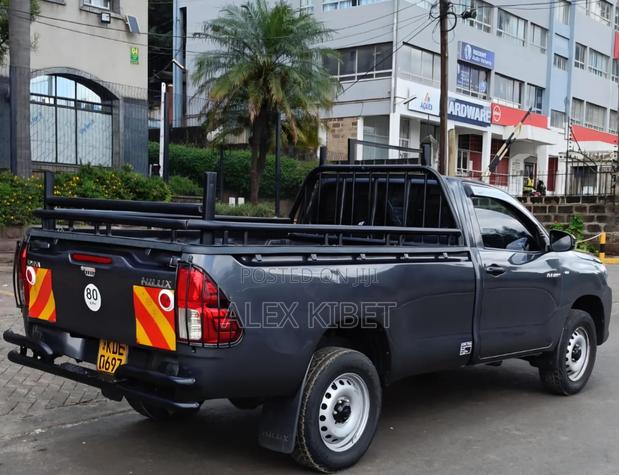 Toyota Hilux 2021 Gray