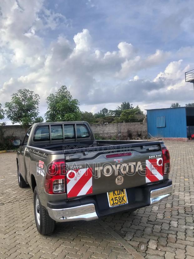 Toyota Hilux 2024 Brown