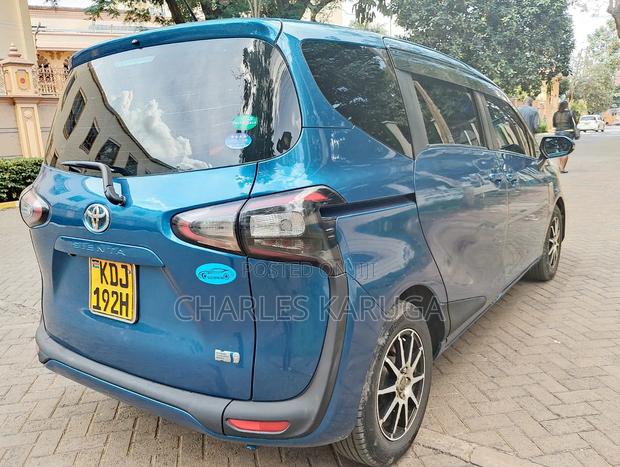 Toyota Sienta 2015 Blue
