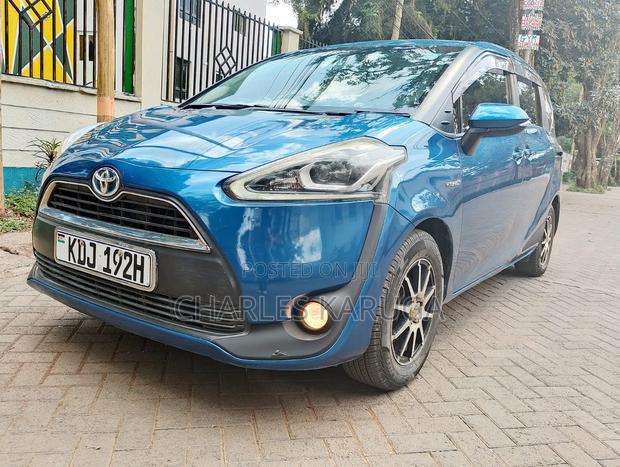 Toyota Sienta 2015 Blue