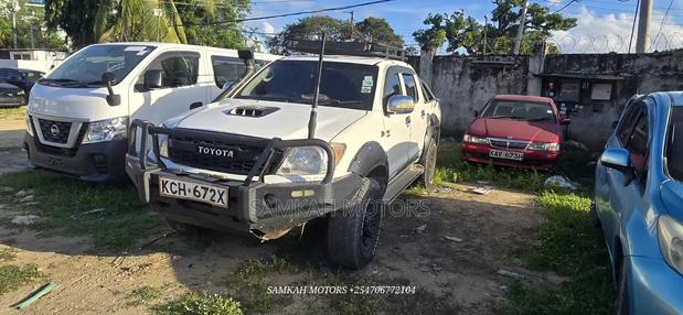 Toyota Hilux 2012 White