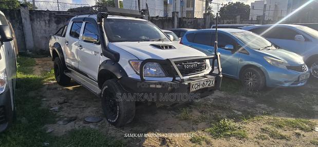 Toyota Hilux 2012 White