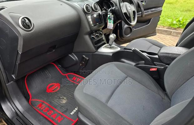 Nissan Dualis 2012 Black
