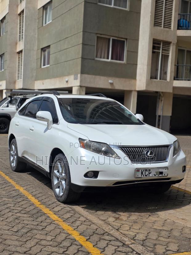 Toyota Lexcen 2010 White